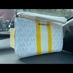 MICAHEL KORS SMALL WALLET CLUTCH | MSRP $148